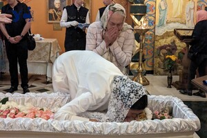 В Одессе состоялось прощание с четырехлетней Златой, погибшей от российского удара