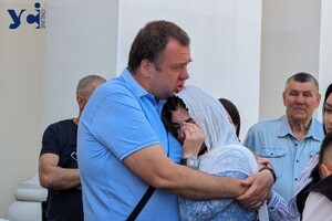 В Одессе состоялось прощание с четырехлетней Златой, погибшей от российского удара