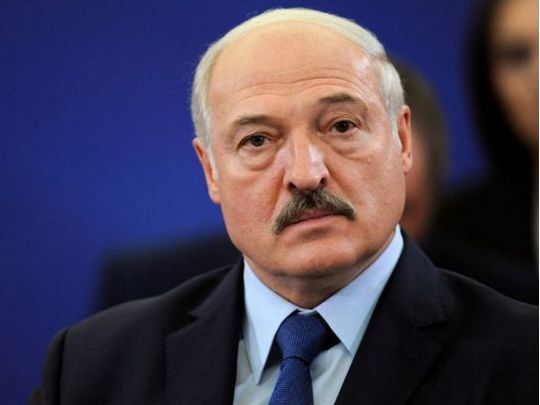 лукашенко в інвалідному кріслі: лікарі розповіли, що чекає на диктатора