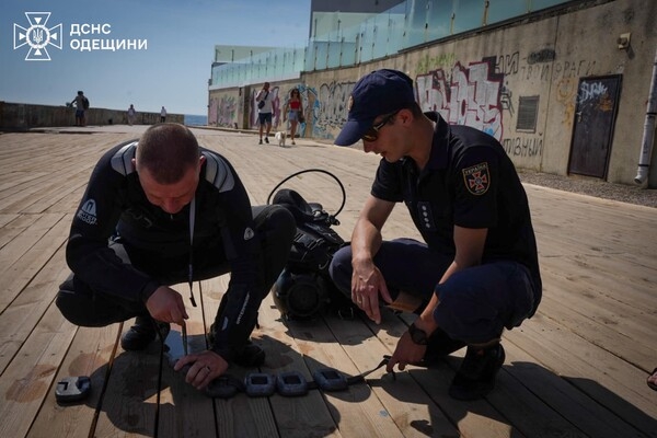 В Одессе 20-летнюю полицейскую из Ровно смыло волной в море: девушку ищут спасатели