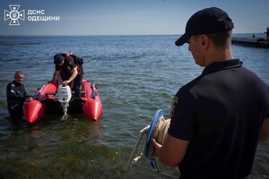 В Одессе 20-летнюю полицейскую из Ровно смыло волной в море: девушку ищут спасатели