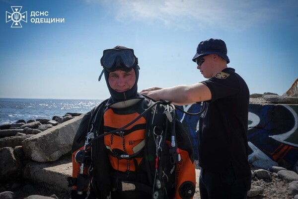 В Одессе 20-летнюю полицейскую из Ровно смыло волной в море: девушку ищут спасатели