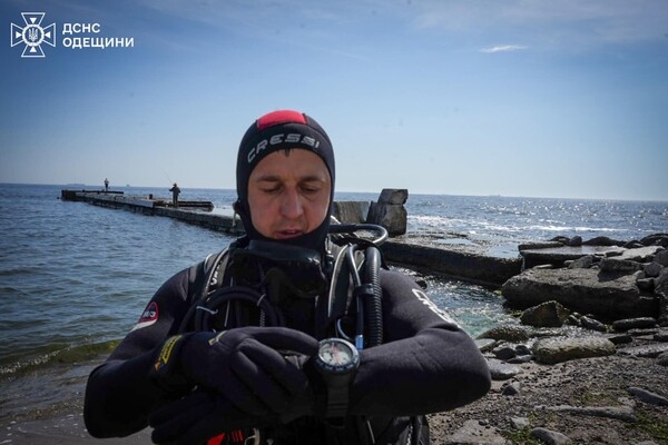 В Одессе 20-летнюю полицейскую из Ровно смыло волной в море: девушку ищут спасатели
