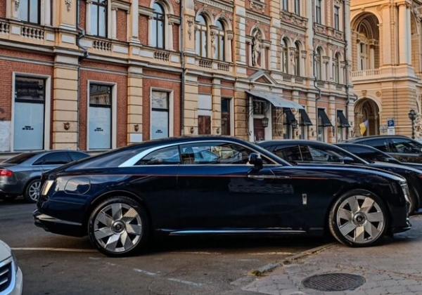 В Одессе заметили электромобиль Rolls-Royce Spectre