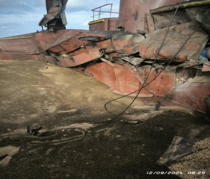 «Очікуємо на реакцію світу»: росіяни обстріляли в Чорному морі судно із зерном для Єгипту (фото)