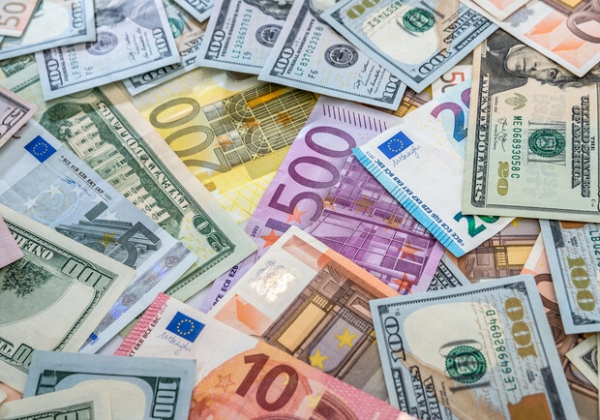 Курс валют в Украине 15 октября 2024: сколько стоит доллар и евро