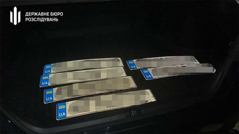Переправляв ухилянтів до ЄС за 10 тисяч доларів: столичному правоохоронцю повідомили про підозру