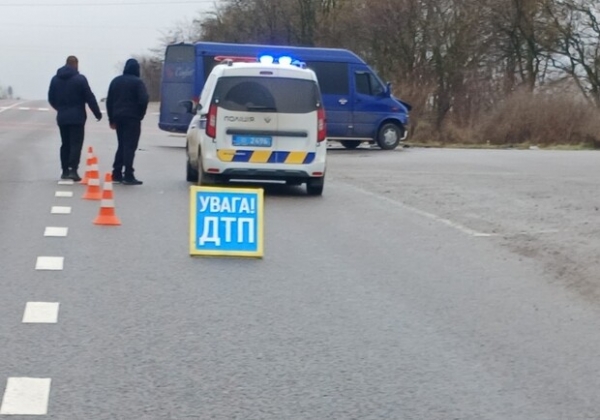 В Одесской области столкнулись легковушка и рейсовый автобус: погибла женщина