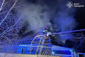 В Одесской области горели контейнеры на авторынке и жилой дом: последствия возгораний