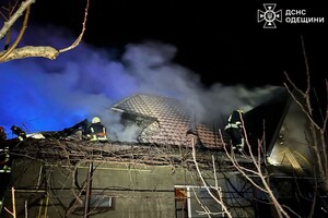 В Одесской области горели контейнеры на авторынке и жилой дом: последствия возгораний