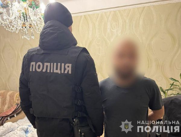 Прикидались бійцями Інтернаціонального легіону та обкрадали житло заможних киян: у Києві затримали банду «домушників»