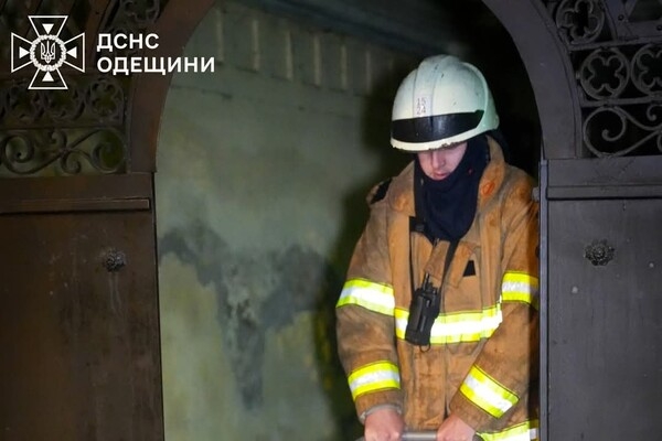 В центре Одессы горела квартира: спасли женщину и кота