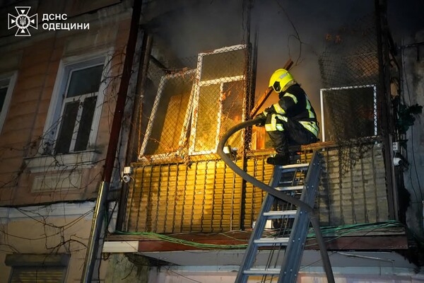 В центре Одессы горела квартира: спасли женщину и кота