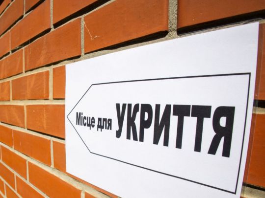 Заробив пів мільйона на ліхтарях для шкільних укриттів: у Києві викрили посадовця