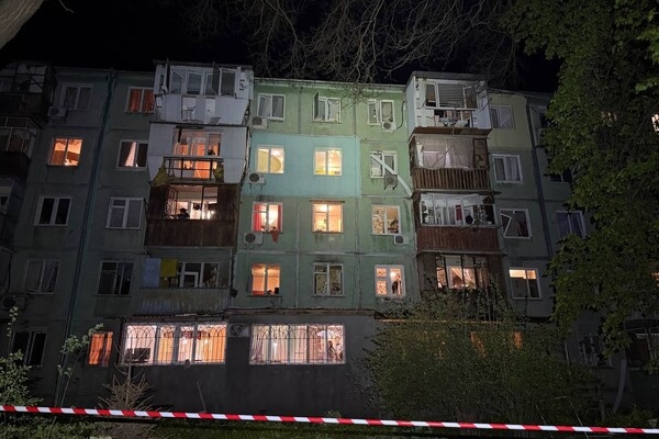 Повреждены дома и школы, есть пострадавшие: последствия атаки БпЛА на Одессу (обновлено)