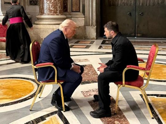 П'ятнадцять хвилин тет-а-тет: Зеленський і Трамп поспілкувалися на похороні Папи Римського