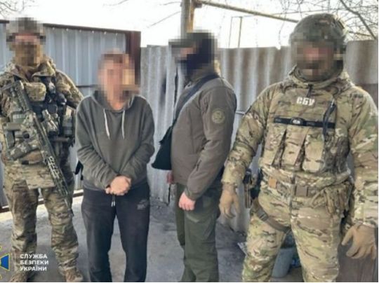 Стежила за ешелонами ЗСУ через «відеопастку» у шпаківні: правоохоронці затримали агентку ворога