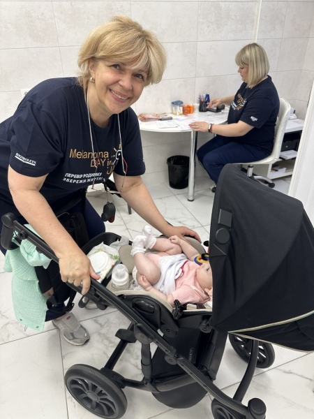 Світла родимка на плечі не викликала у жінки стурбованості, а виявилась меланомою: коли можна пройти обстеження безплатно