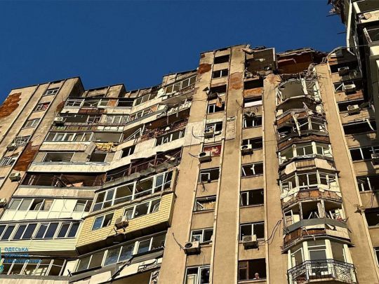 Нічна атака терористів: в Одесі ворожий дрон влетів у 16-поверхівку, загинули люди